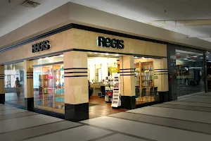 Regis Salon image