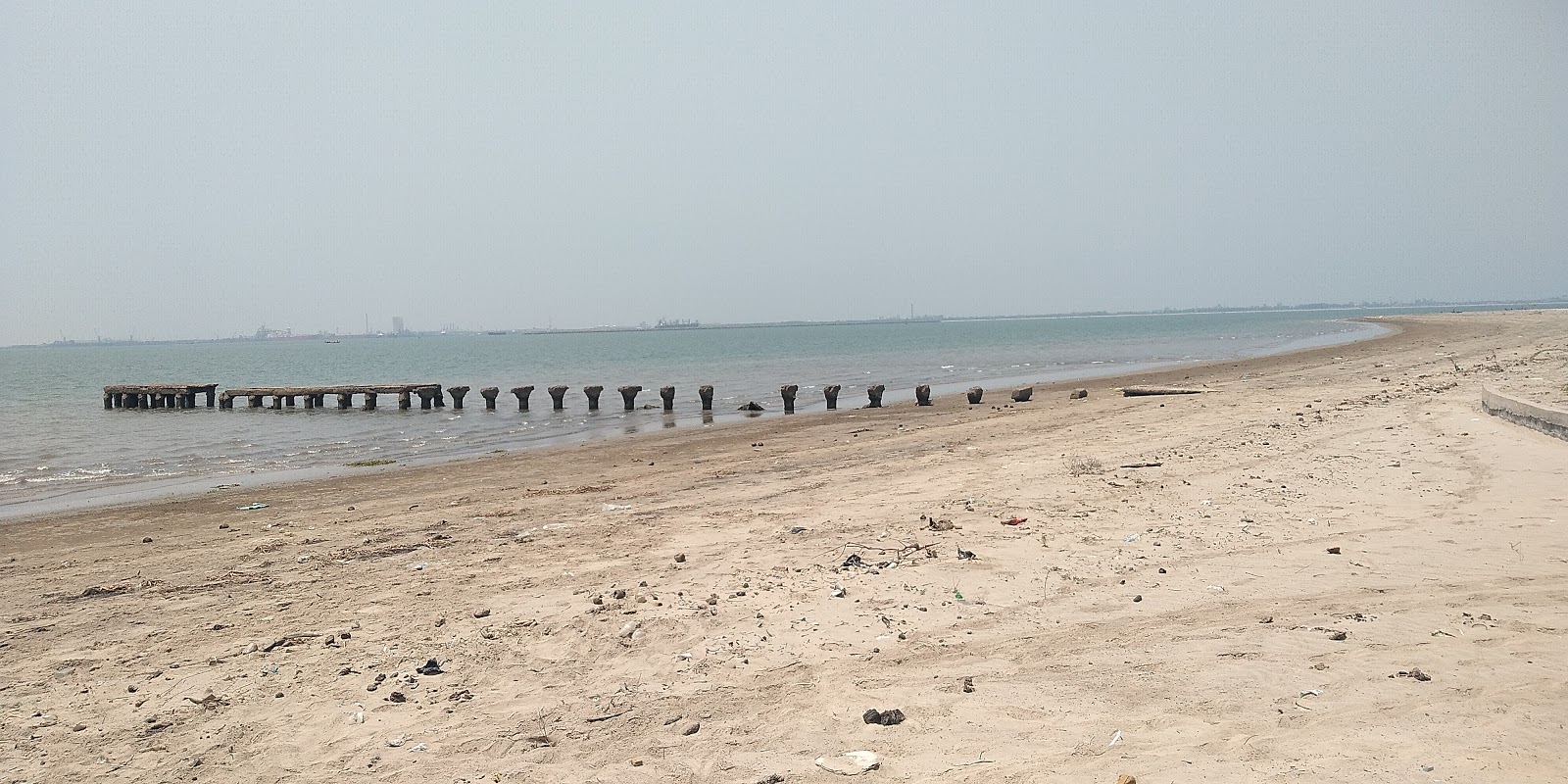 Photo of Hope Island Beach with partly clean level of cleanliness