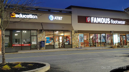 Shopping Mall «Gateway Shopping Center», reviews and photos, 221 E Swedesford Rd, Wayne, PA 19087, USA