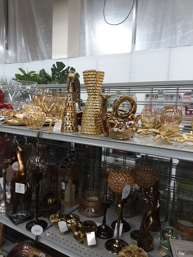 Shopping Mall «Northgate Shopping Center», reviews and photos, 300 Squire Rd, Revere, MA 02151, USA