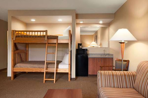 Hotel «Ramada Williamsburg and Wasserbahn Waterpark», reviews and photos, 2211 U Ave, Williamsburg, IA 52361, USA