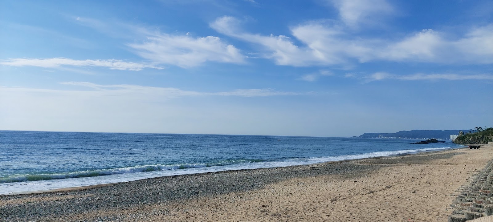 Foto di Gwanseong Beach con una superficie del acqua cristallina