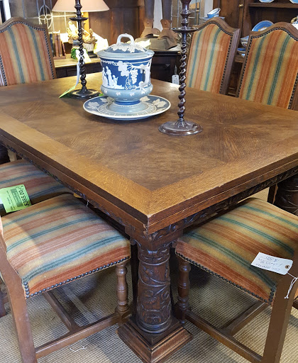 Antique Furniture Store «Lots of Furniture Antiques Warehouse», reviews and photos, 910 N Riverfront Blvd, Dallas, TX 75207, USA