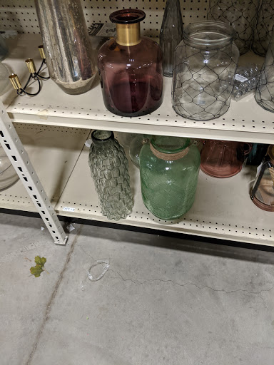 Home Goods Store «At Home», reviews and photos, 5901 Mercury Dr, Dearborn, MI 48126, USA