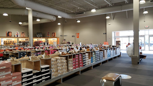 Shoe Store «DSW Designer Shoe Warehouse», reviews and photos, 7555 W Bell Rd, Peoria, AZ 85382, USA
