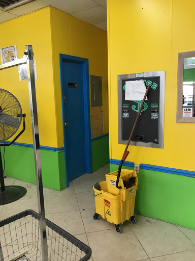 Dry Cleaner «Fabulous Coin Laundry & Dry Cleaners», reviews and photos, 2200 NE 21st St, Fort Lauderdale, FL 33305, USA