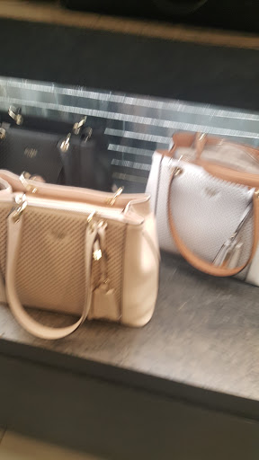 Clothing Store «GUESS», reviews and photos, 736 Collins Ave, Miami Beach, FL 33139, USA