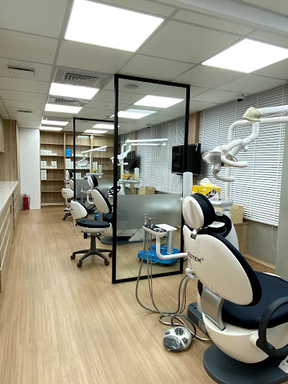 城康美學牙醫診所 （齒顎矯正、人工植牙、全口重建治療）