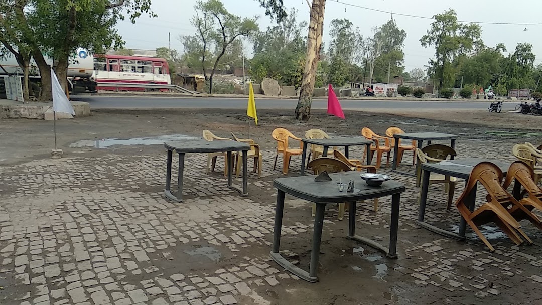 न्यू भाटिया ढाबा