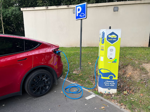 Borne de recharge de véhicules électriques MobiSDEC Charging Station Bayeux