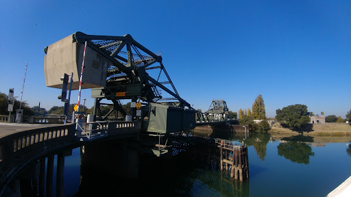 Restaurant «Valley Oak Food & Fuel», reviews and photos, 14165 River Rd, Walnut Grove, CA 95690, USA