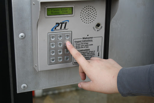 Truck Rental Agency «U-Haul Moving & Storage at Foothill Blvd», reviews and photos, 16823 E Foothill Blvd, Fontana, CA 92335, USA