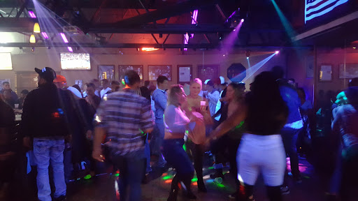 Bowling Alley «Crest Hill Lanes & Keglers Sportsbar and Grill», reviews and photos, 905 Theodore St, Crest Hill, IL 60403, USA