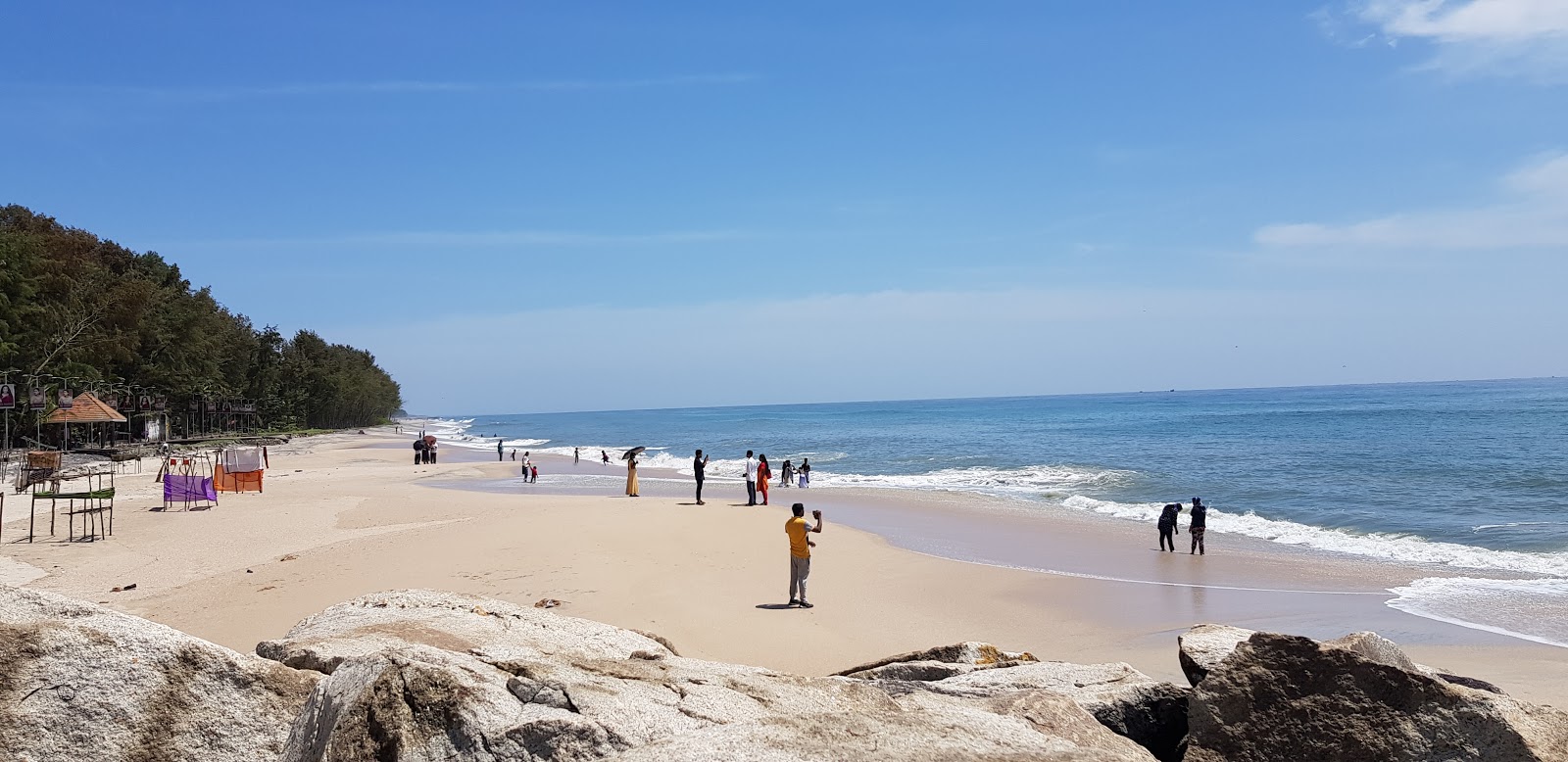 Foto de Azheekal Beach con arena fina beige superficie
