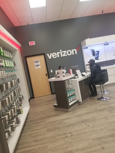 Cell Phone Store «Verizon Wireless and FiOS Retailer- Im Wireless - North Andover», reviews and photos, 435 Winthrop Ave, Lawrence, MA 01843, USA