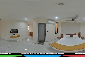 Dwarkadhish Hotel Rooms image