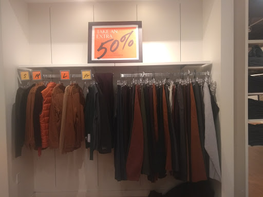 Clothing Store «Banana Republic Factory Store», reviews and photos, 407 N Alafaya Trail, Orlando, FL 32828, USA