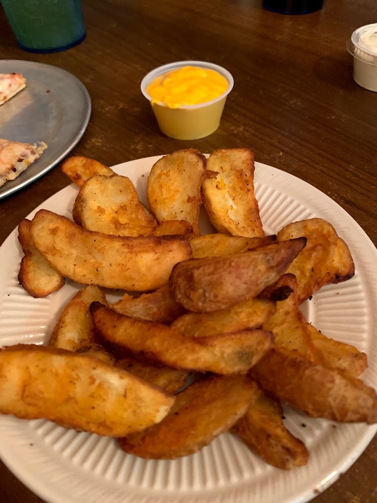 Fox's Pizza Den 70422