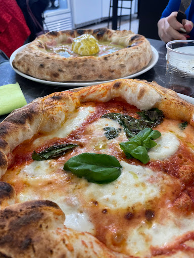 Pizz’ e Core ( tradizione napoletana) in Misterbianco, Città Metropolitana di Catania
