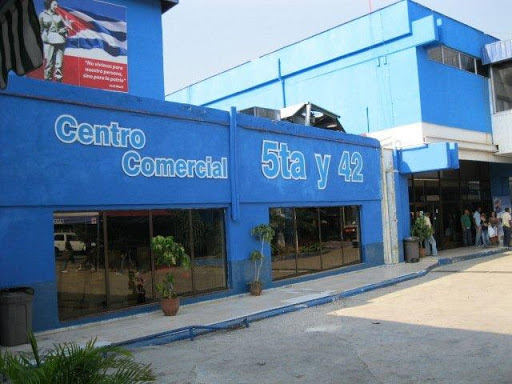 Centro Comercial 5ta y 42