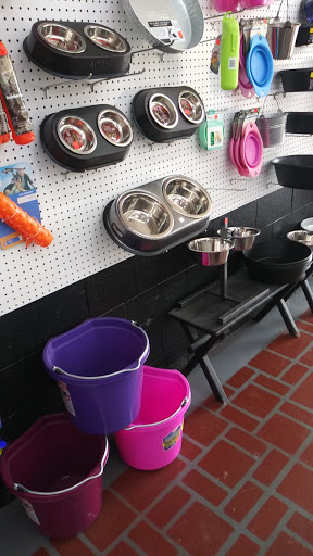 Pet Supply Store «Red Dog Hound & Pet Supply», reviews and photos, 3017 S Sheridan Rd, Tulsa, OK 74129, USA