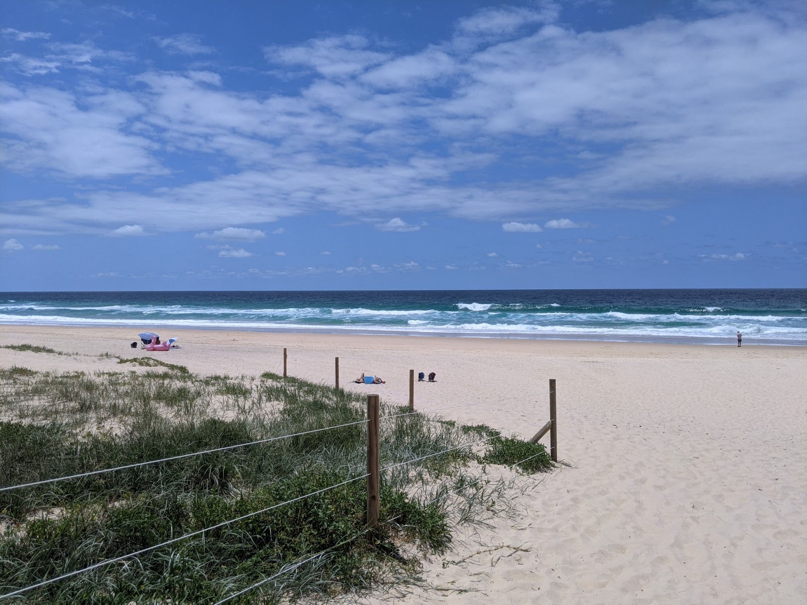 Foto de Blueys Beach - lugar popular entre os apreciadores de relaxamento