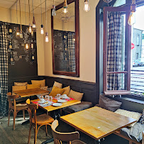 Atmosphère du Restaurant français Hôtel restaurant Le Café de Paris à Brassac - n°3