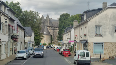 Église Saint-Pierre-et-Saint-Pardoux d'Arnac-Pompadour à Arnac-Pompadour