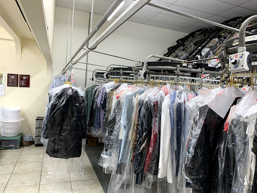 Dry Cleaner «Niles Discount Cleaners», reviews and photos, 7425 N Harlem Ave, Niles, IL 60714, USA