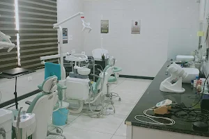 Chahal Advance Dental care & RCT Center image