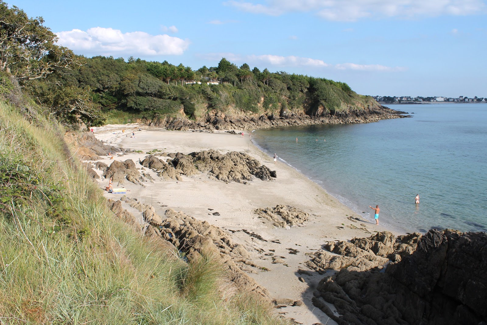 Photo de Plage des 4 sardines avec sable lumineux de surface