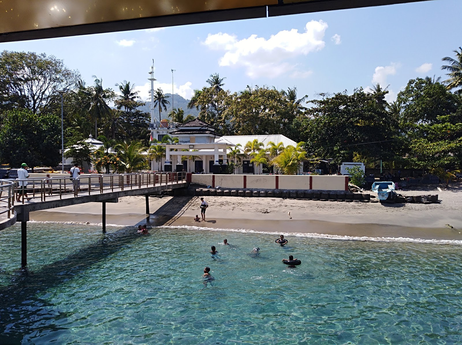 Foto de Senggigi Beach área de servicios