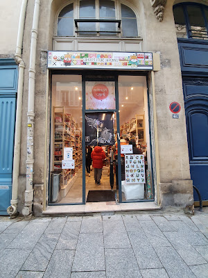 Manga cafe konbini à Paris