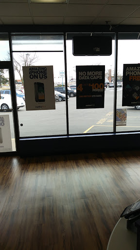 Cell Phone Store «MetroPCS Authorized Dealer», reviews and photos, 1516 Woodlane Dr, Woodbury, MN 55125, USA