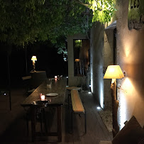 Atmosphère du Bar-restaurant à huîtres L'Huître et la Vigne à Saint-Hilaire-d'Ozilhan - n°6