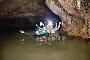 Capisaan Cave image