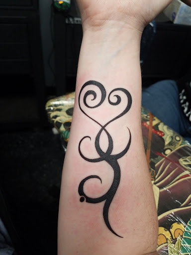 Tattoo Shop «Absolute Tattoo», reviews and photos, 1212 S Kansas Ave, Topeka, KS 66612, USA