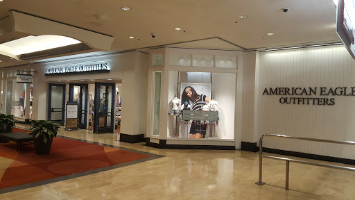 Clothing Store «AEO & Aerie Store», reviews and photos, 835 N Michigan Ave #7080, Chicago, IL 60611, USA