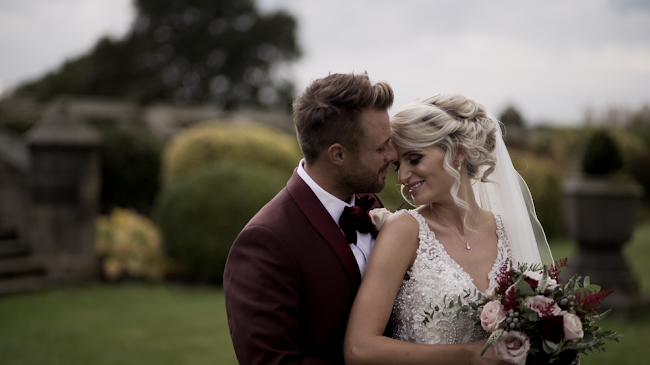 Reviews of Midgley Wedding Cinematography - Wedding Videographer in Leeds - Photography studio