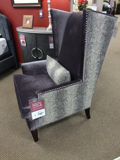 Furniture Store «Raymour & Flanigan Furniture and Mattress Store», reviews and photos, 100 Highland Ave, Seekonk, MA 02771, USA