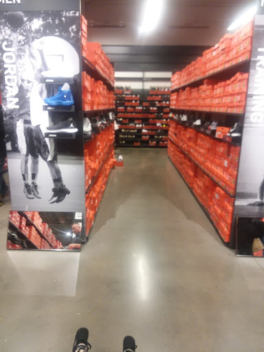 Clothing Store «Nike Factory Store», reviews and photos, 3905 Eagan Outlets Pkwy #200, Eagan, MN 55122, USA