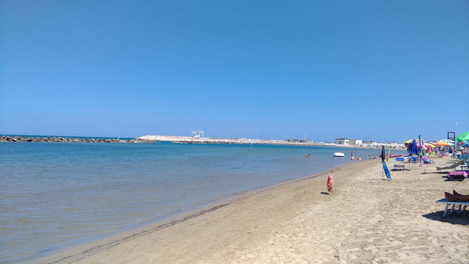 Fotografija Marina di Montenero II z fino rjavi pesek površino