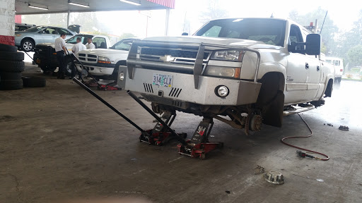 Tire Shop «Les Schwab Tire Center», reviews and photos, 2730 Pacific Ave, Forest Grove, OR 97116, USA