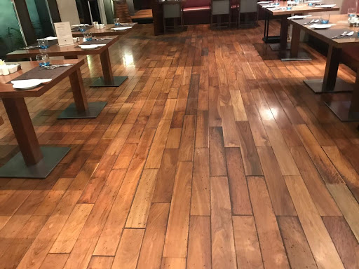 Wooden floor refinishing expert