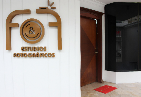 F&F ESTUDIOS FOTOGRAFICOS. - Guayaquil