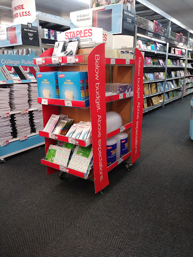 Office Supply Store «Staples», reviews and photos, 24-41 31st St, Astoria, NY 11102, USA