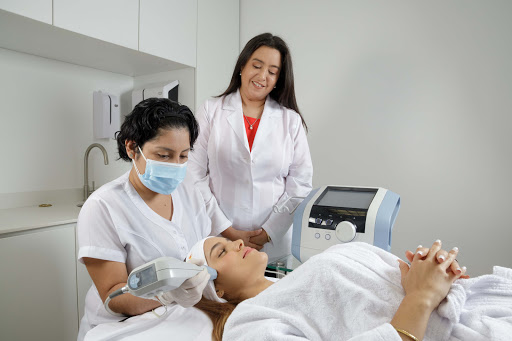 Dra. Soky Del Castillo, Dermatólogo