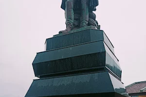 Marquis Dupleix Statue image