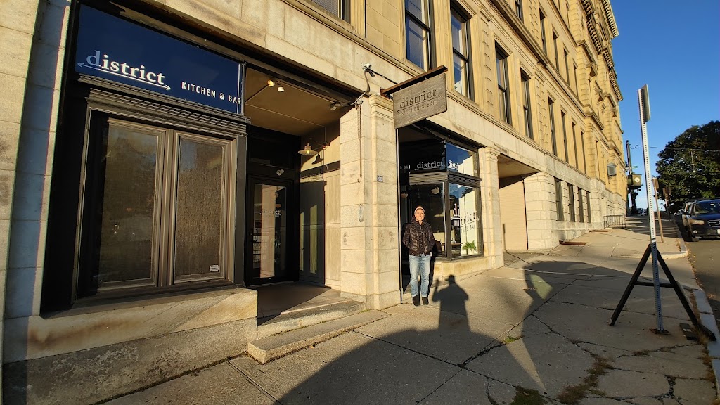 District Kitchen & Bar 01201