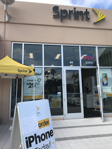 Cell Phone Store «Sprint Store», reviews and photos, 2000 NW 87th Ave #6, Doral, FL 33172, USA